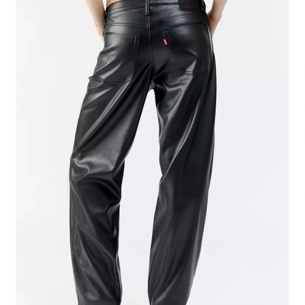 Urban Outfitters Levi’s® Faux Leather Baggy Dad Pant. NWOT. Black - Picture 6 of 6